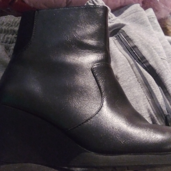 Boots - Picture 4 of 4